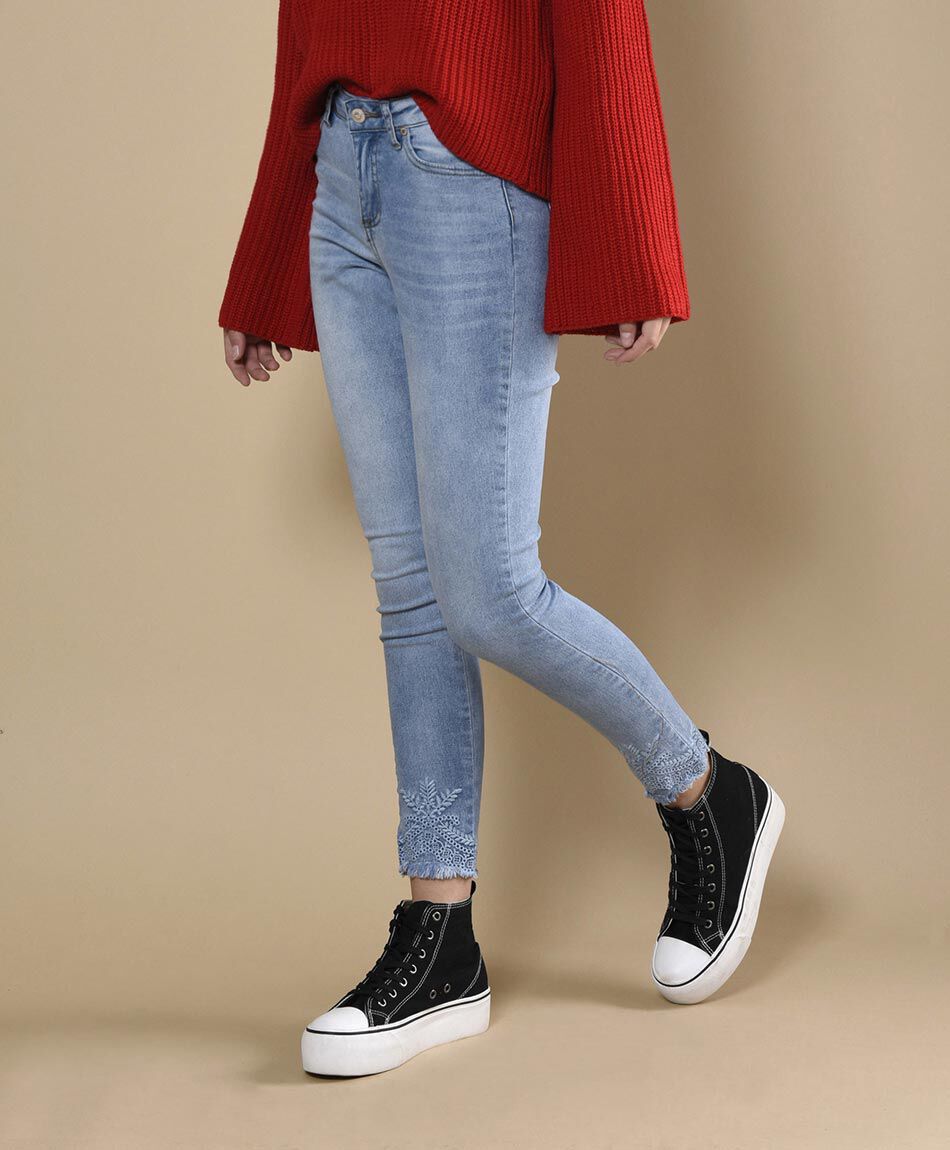 Jeans tiro alto skinny fit