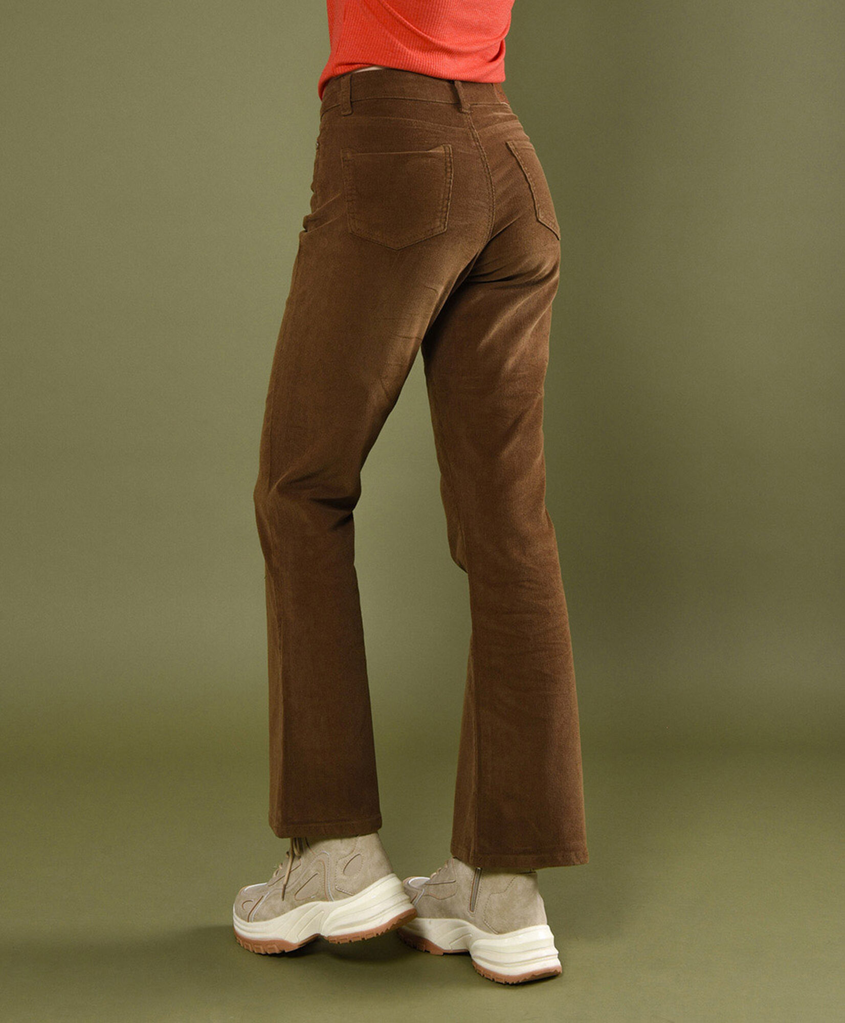 Pantalón mujer tiro alto corderoy Pantalón mujer tiro alto corderoy
