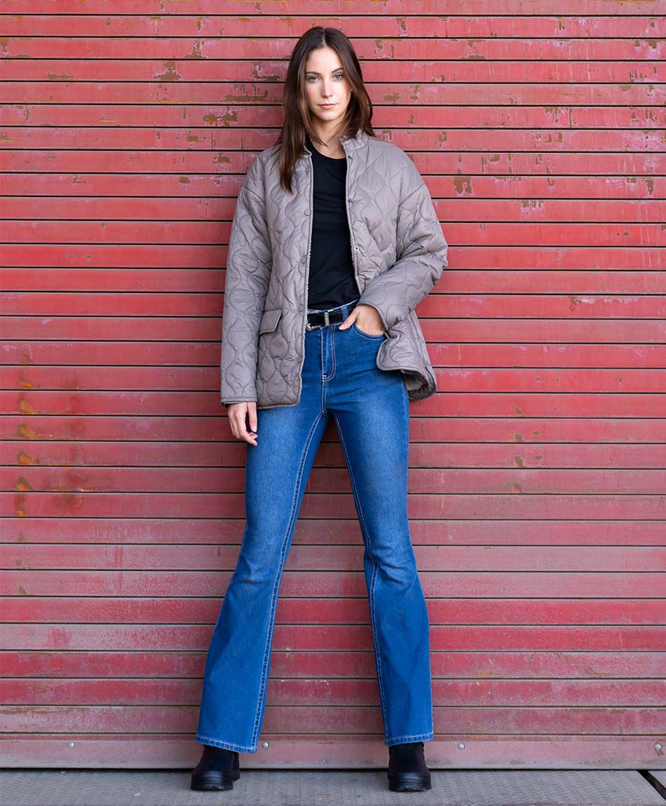 Jeans mujer flare detalles  bordados