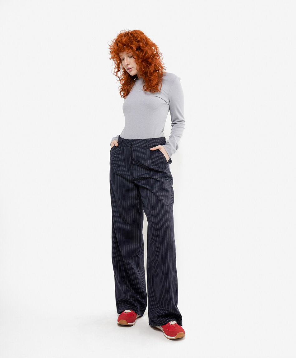 Pantal&oacute;n mujer l&iacute;neas negro