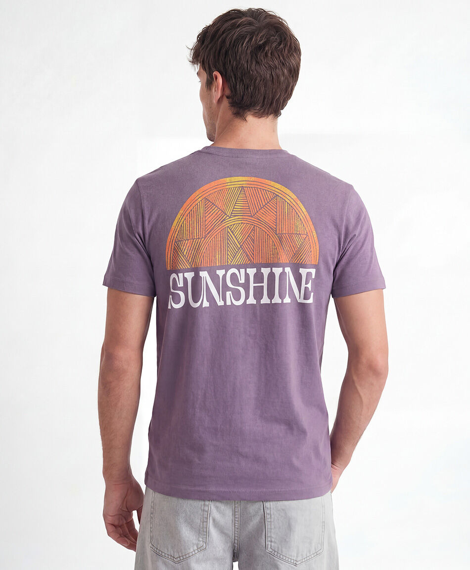 Polera hombre estampado adventure