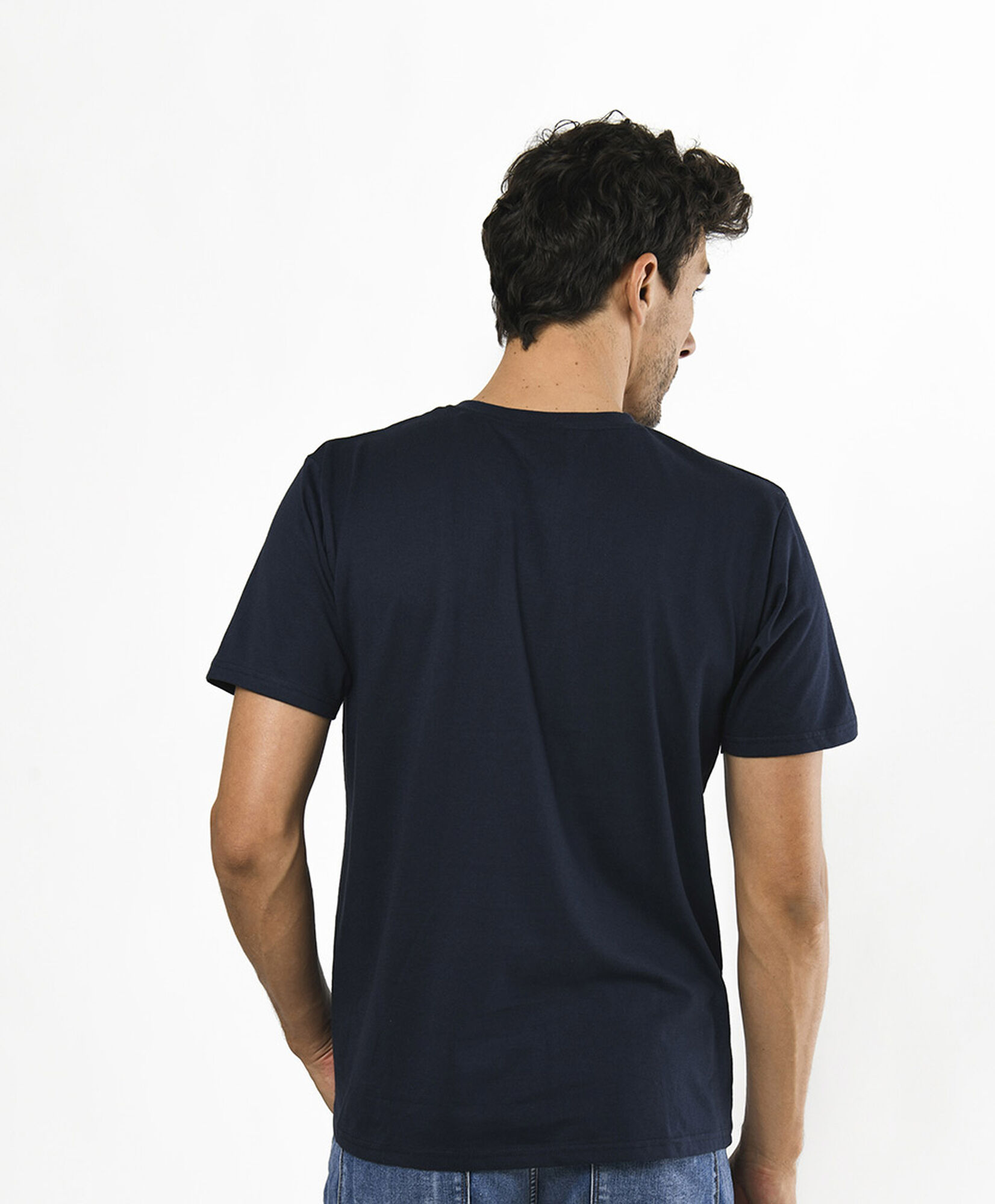 Polera hombre texto escudo Polera hombre texto escudo