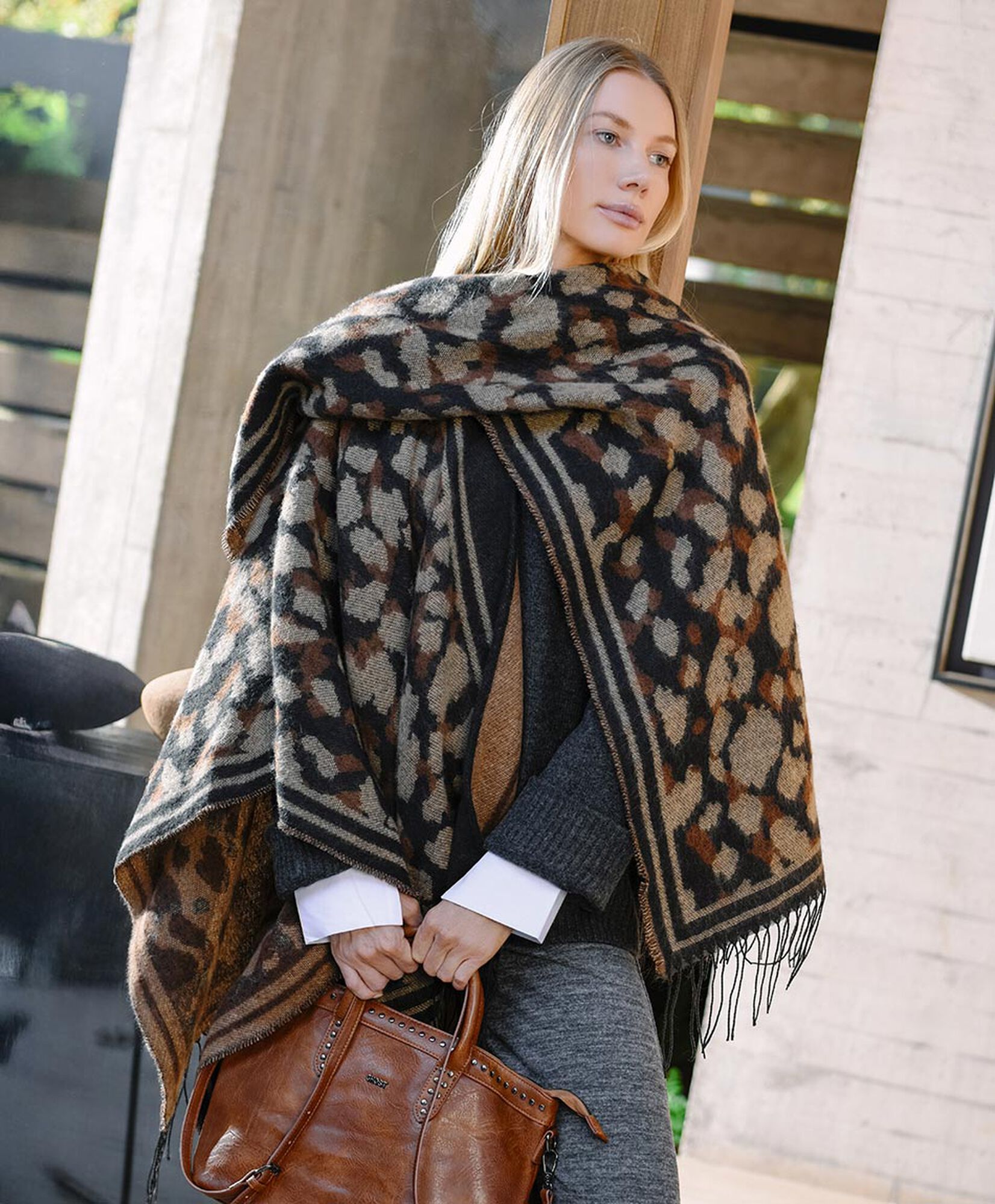Poncho mujer animal print flecos Poncho mujer animal print flecos