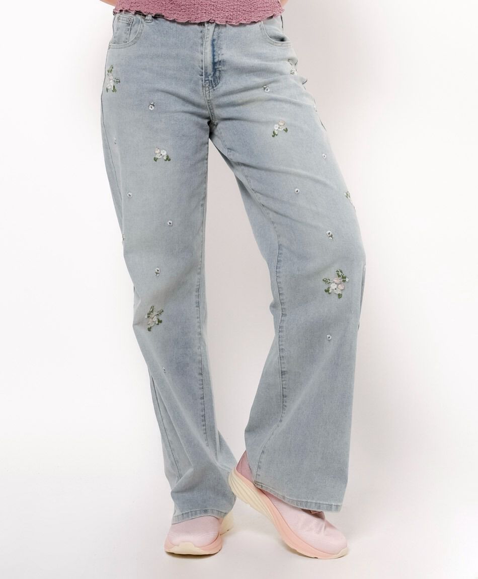 Jeans mujer florcitas bordadas