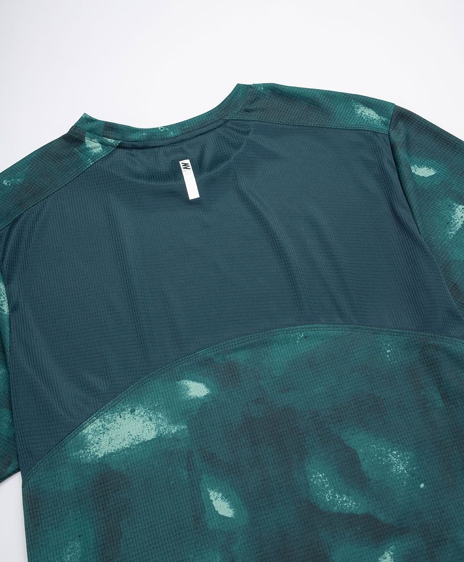 Polera deportiva hombre contraste green