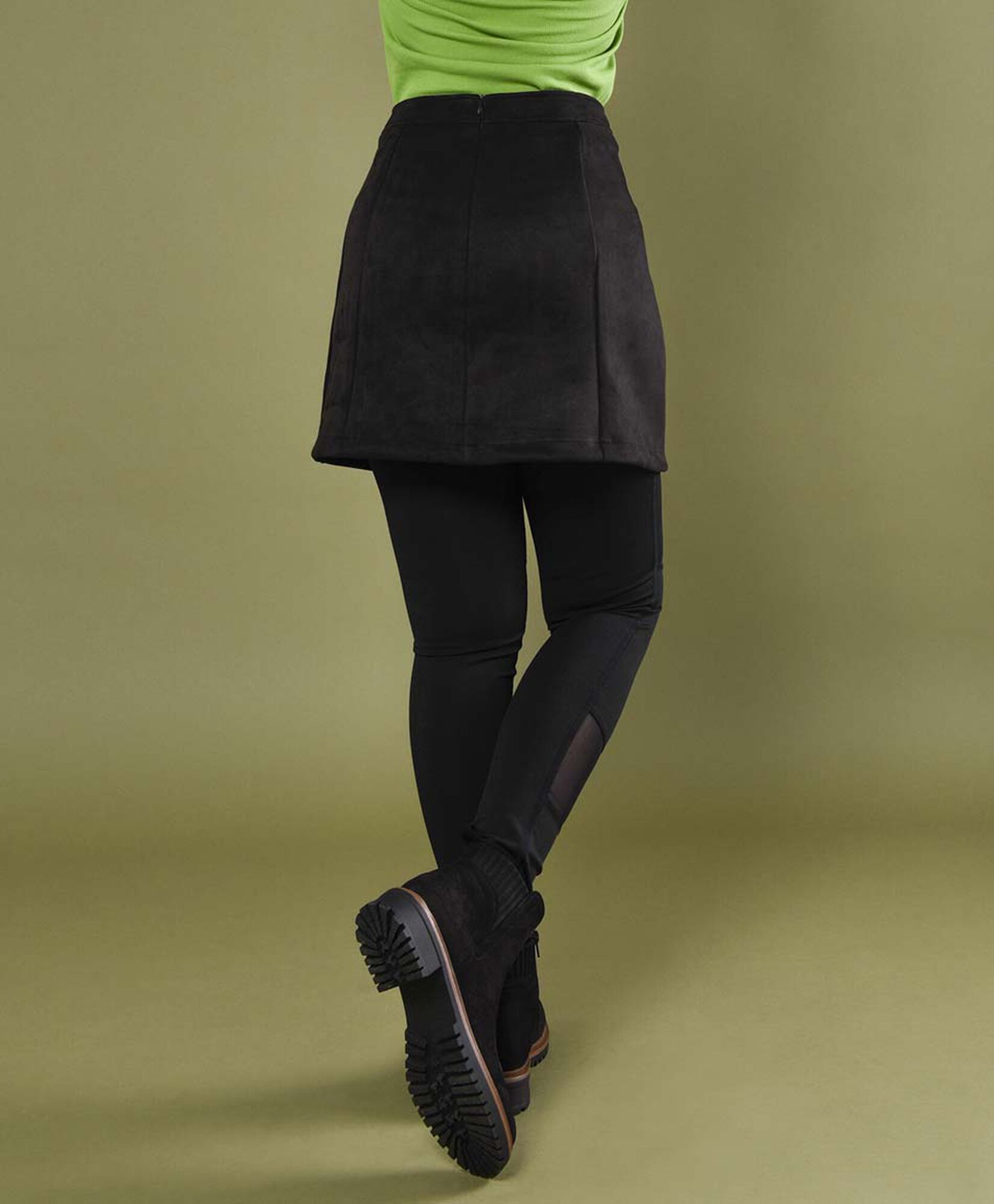 Mini falda mujer ajustada con botones Mini falda mujer ajustada con botones