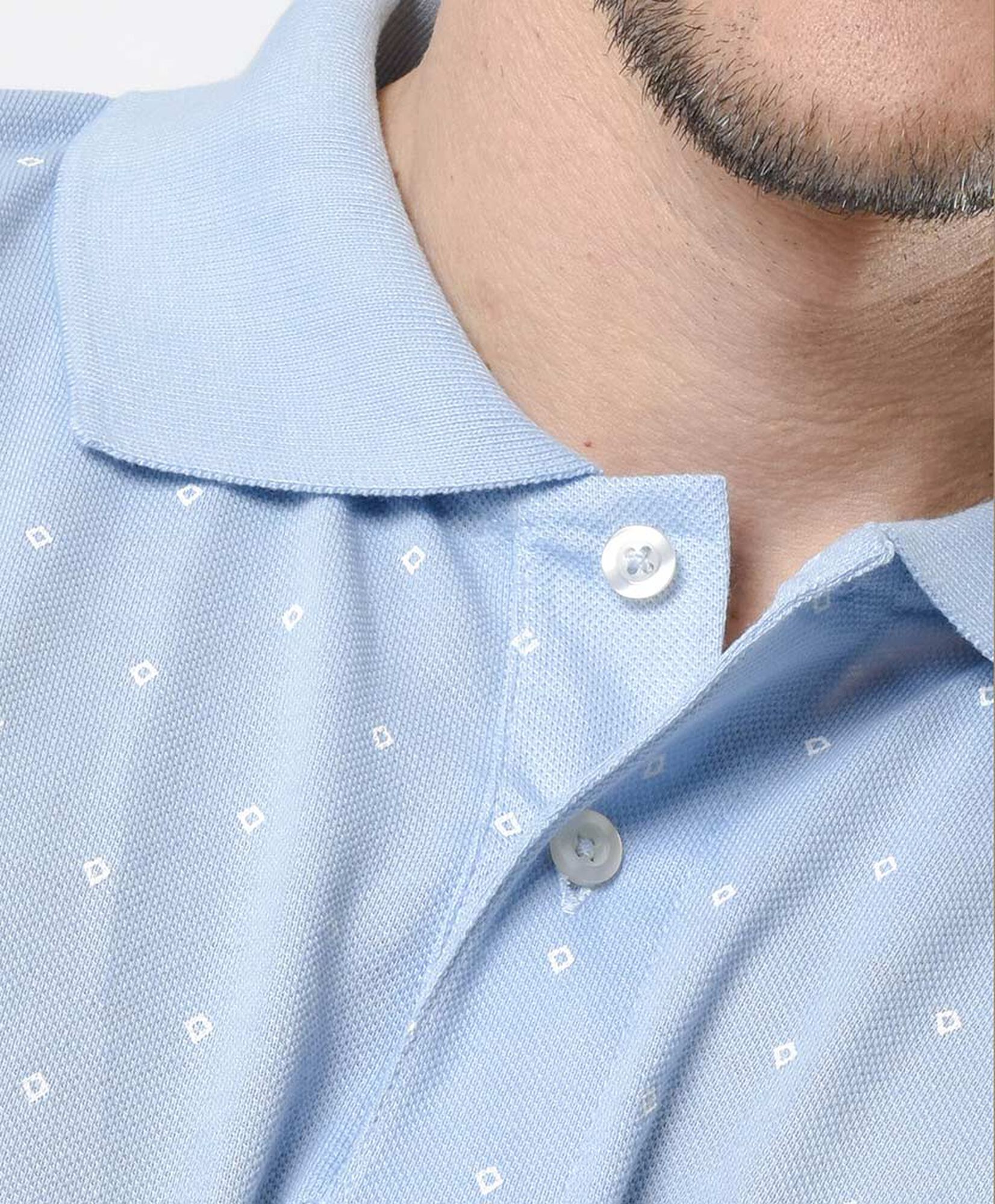 Polera hombre texturizada rombos cuello piqué Polera hombre texturizada rombos cuello piqué