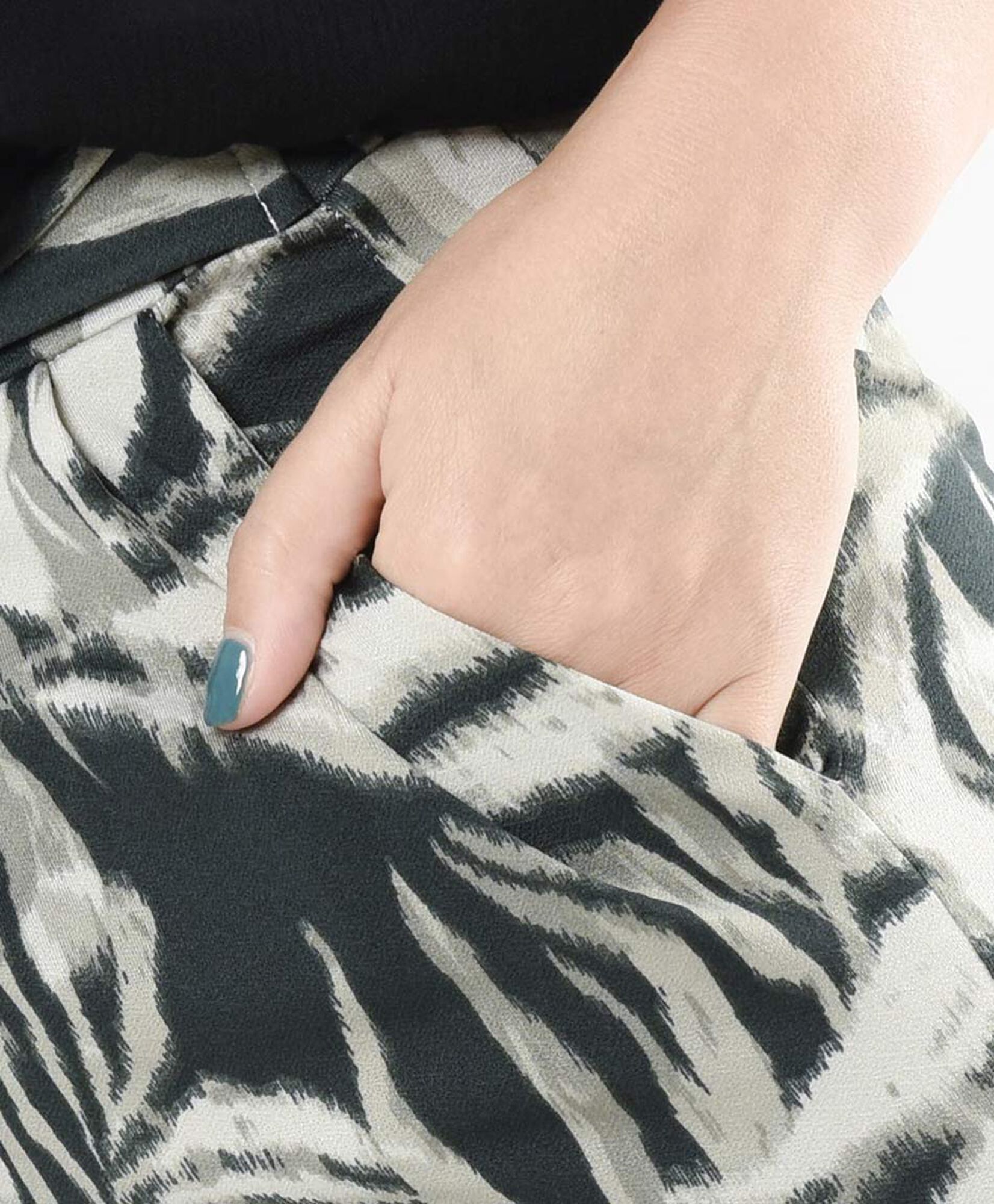 Pantalón mujer estampado hojas verde Pantalón mujer estampado hojas verde