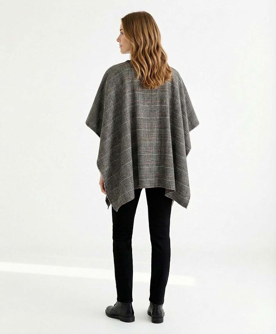 Poncho mujer broche dorado