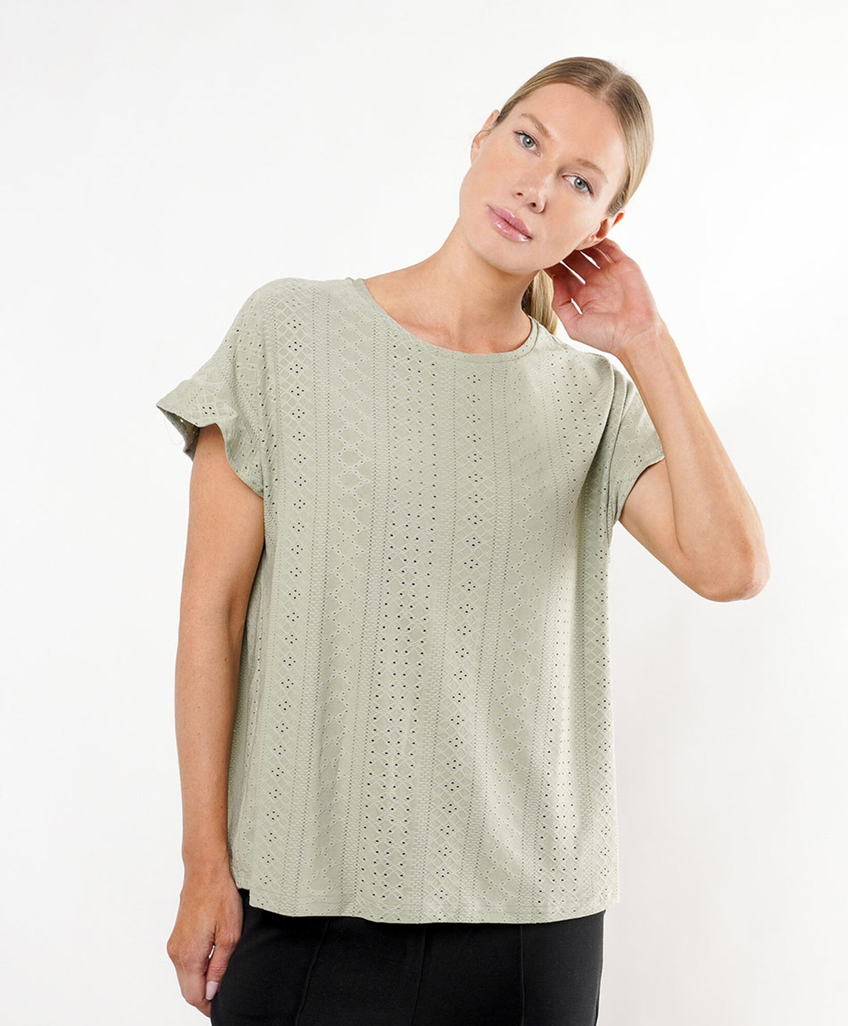 Polera mujer calada con vuelos Polera mujer calada con vuelos