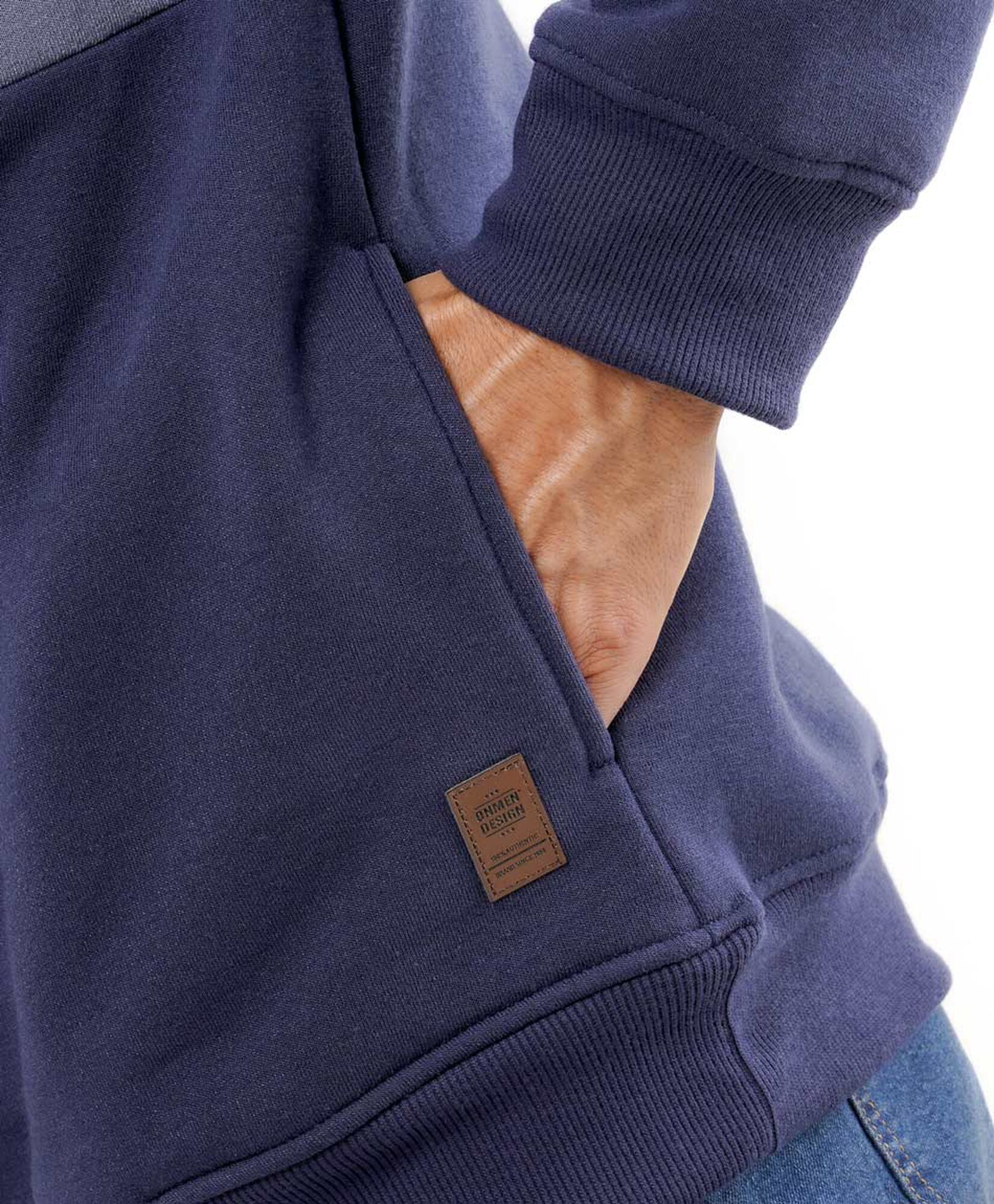 Polerón hombre diseño líneas Polerón hombre diseño líneas