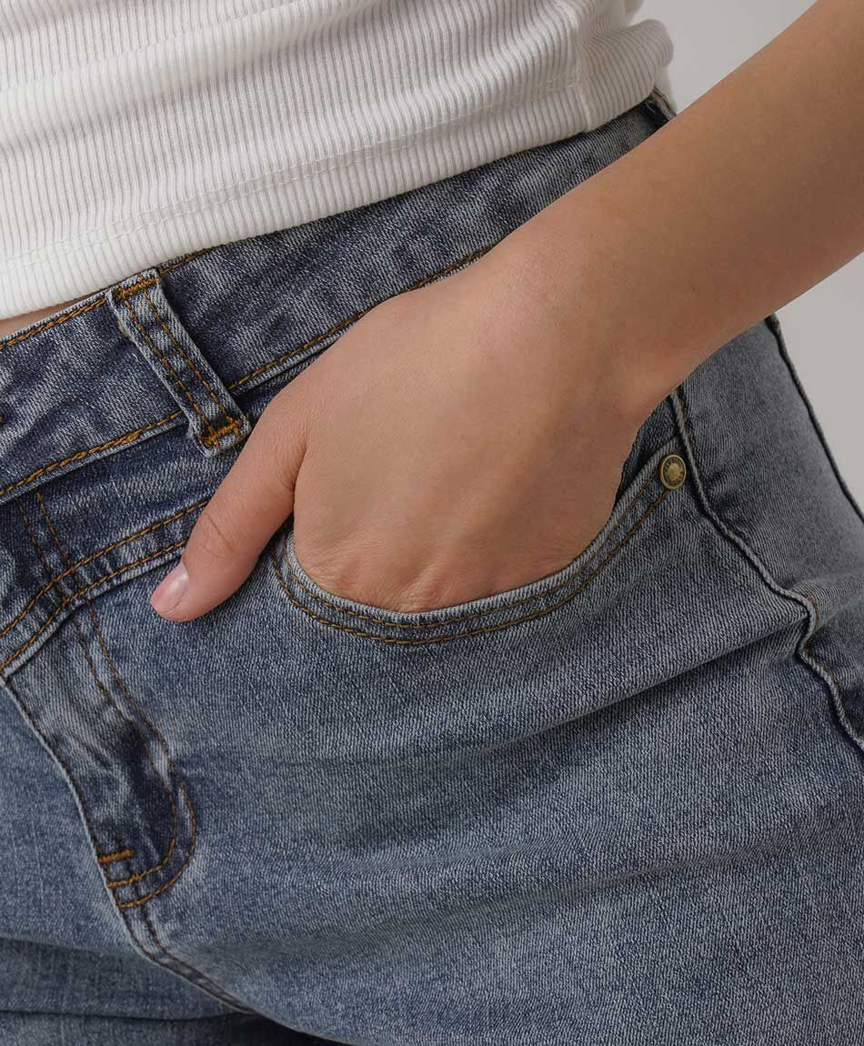 Jeans mujer flare corte lateral