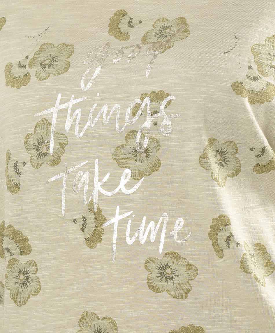 Polera mujer estampado floreado frase