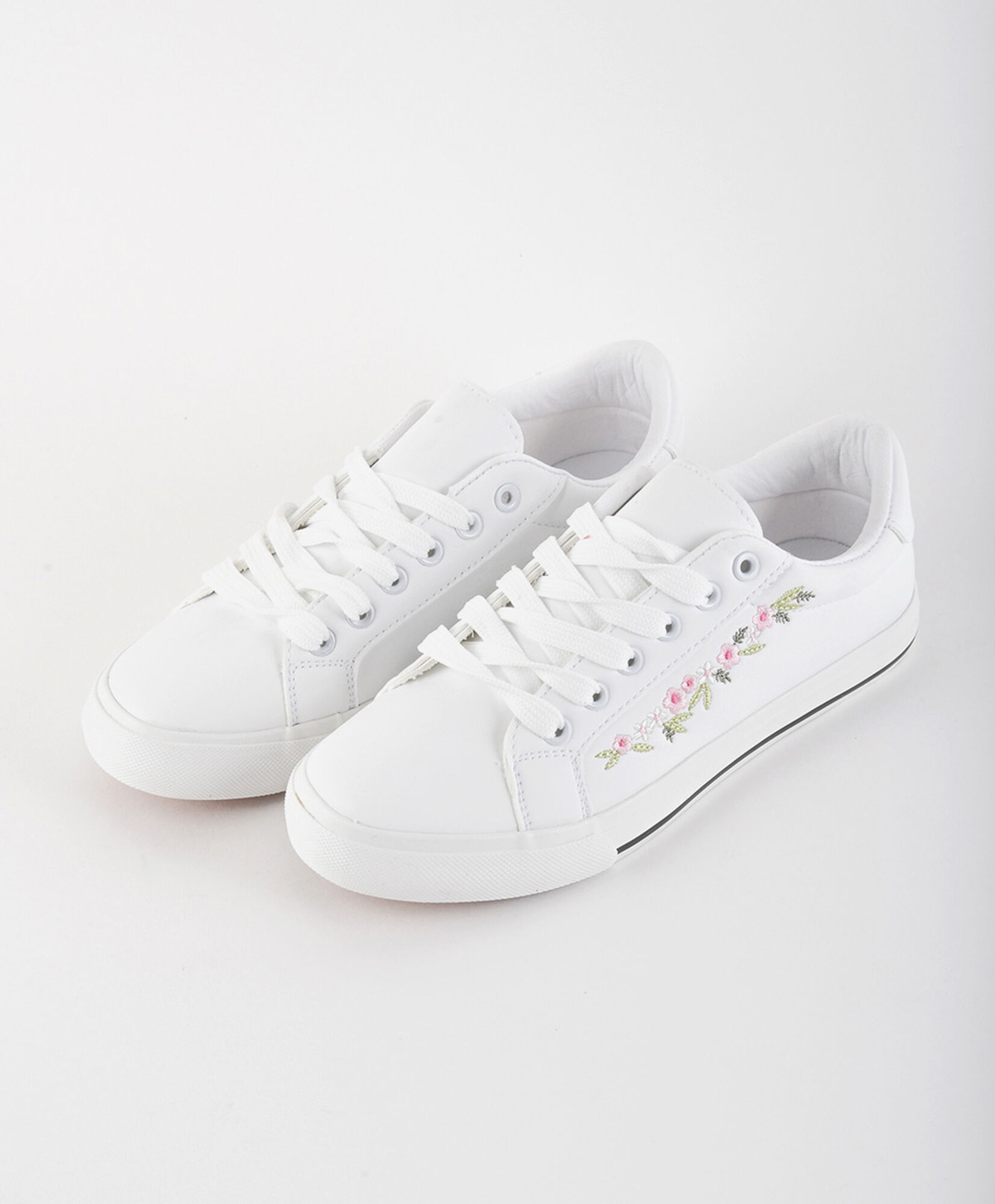 Zapatilla mujer florcitas bordadas Zapatilla mujer florcitas bordadas