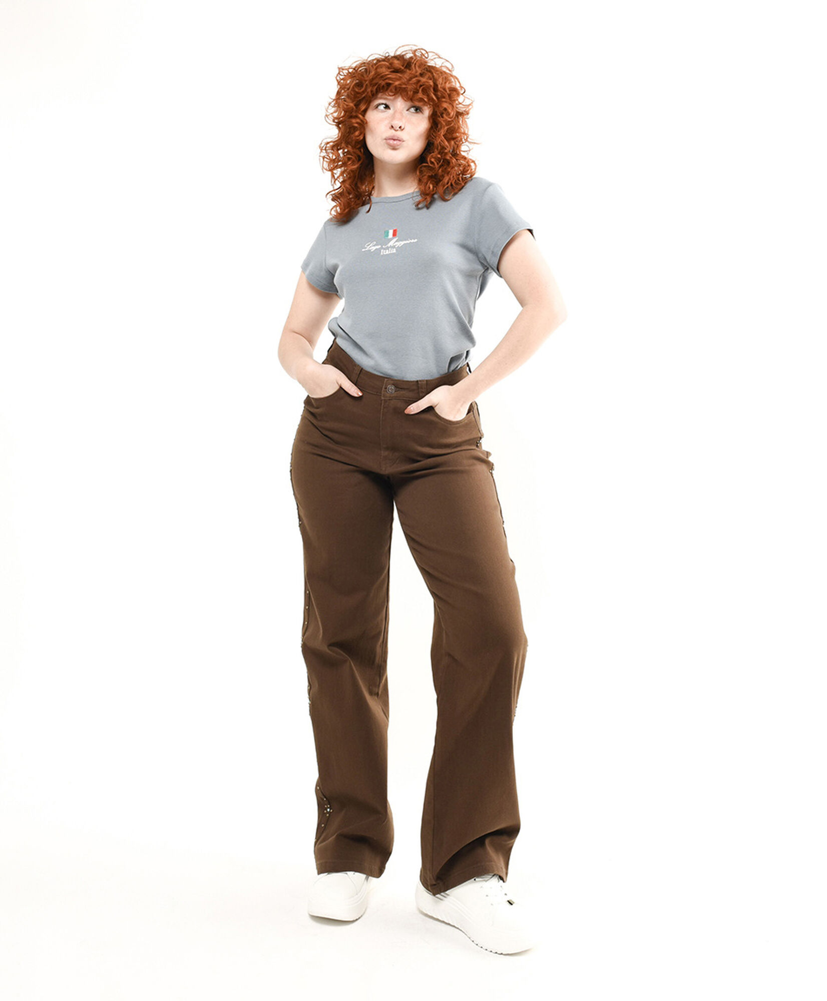 Jeans mujer café tachas wide Jeans mujer café tachas wide