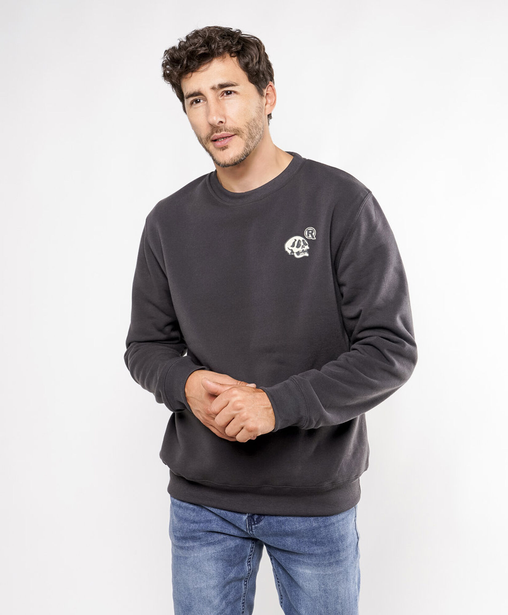 Polerón hombre doble estampado calavera Polerón hombre doble estampado calavera