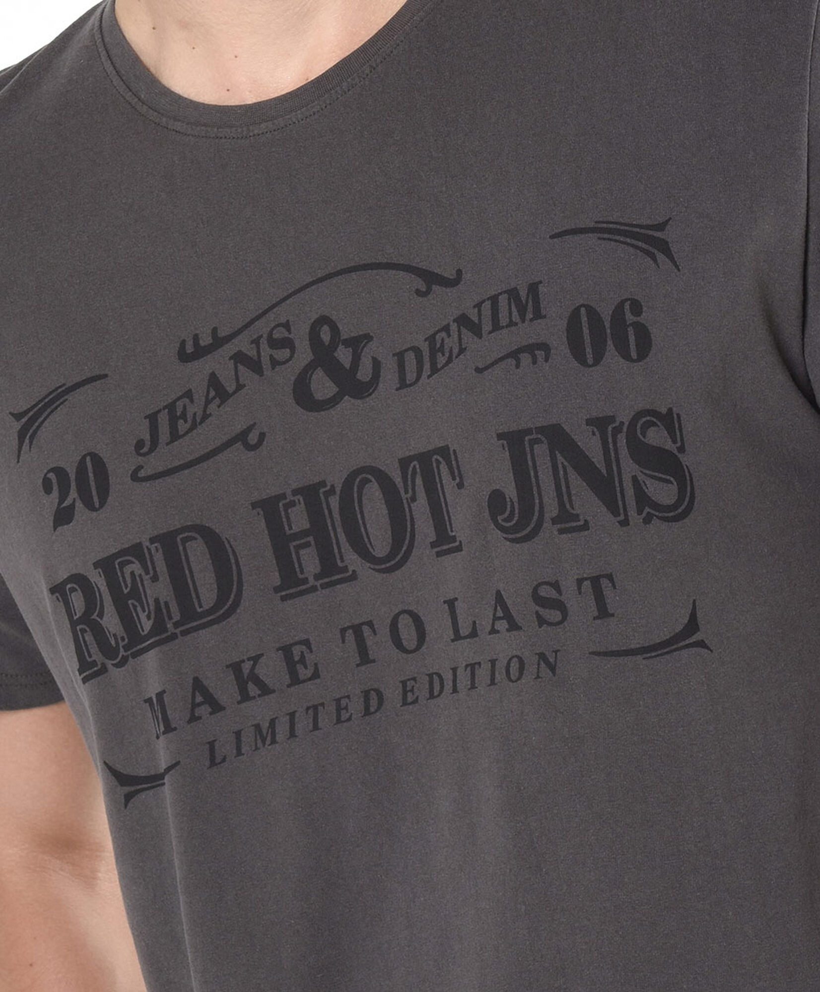 Polera hombre estampado red hot jeans Polera hombre estampado red hot jeans