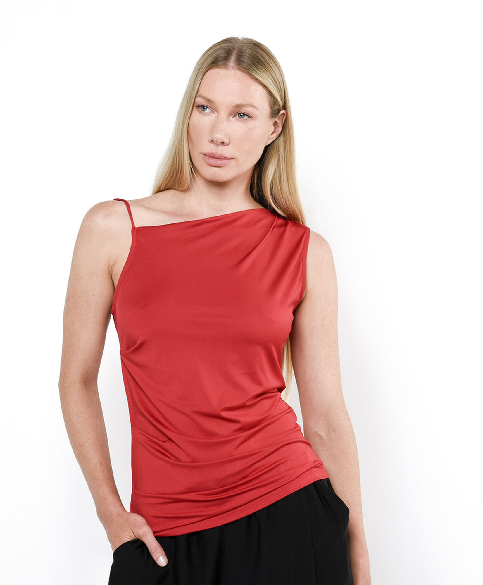 Polera mujer top corte asimétrico Polera mujer top corte asimétrico