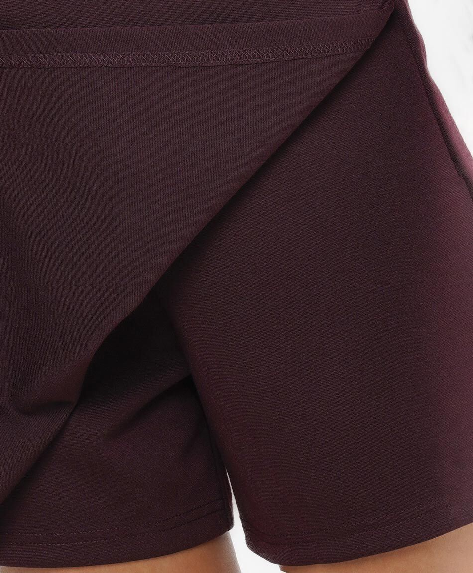 Falda short mujer tono vino