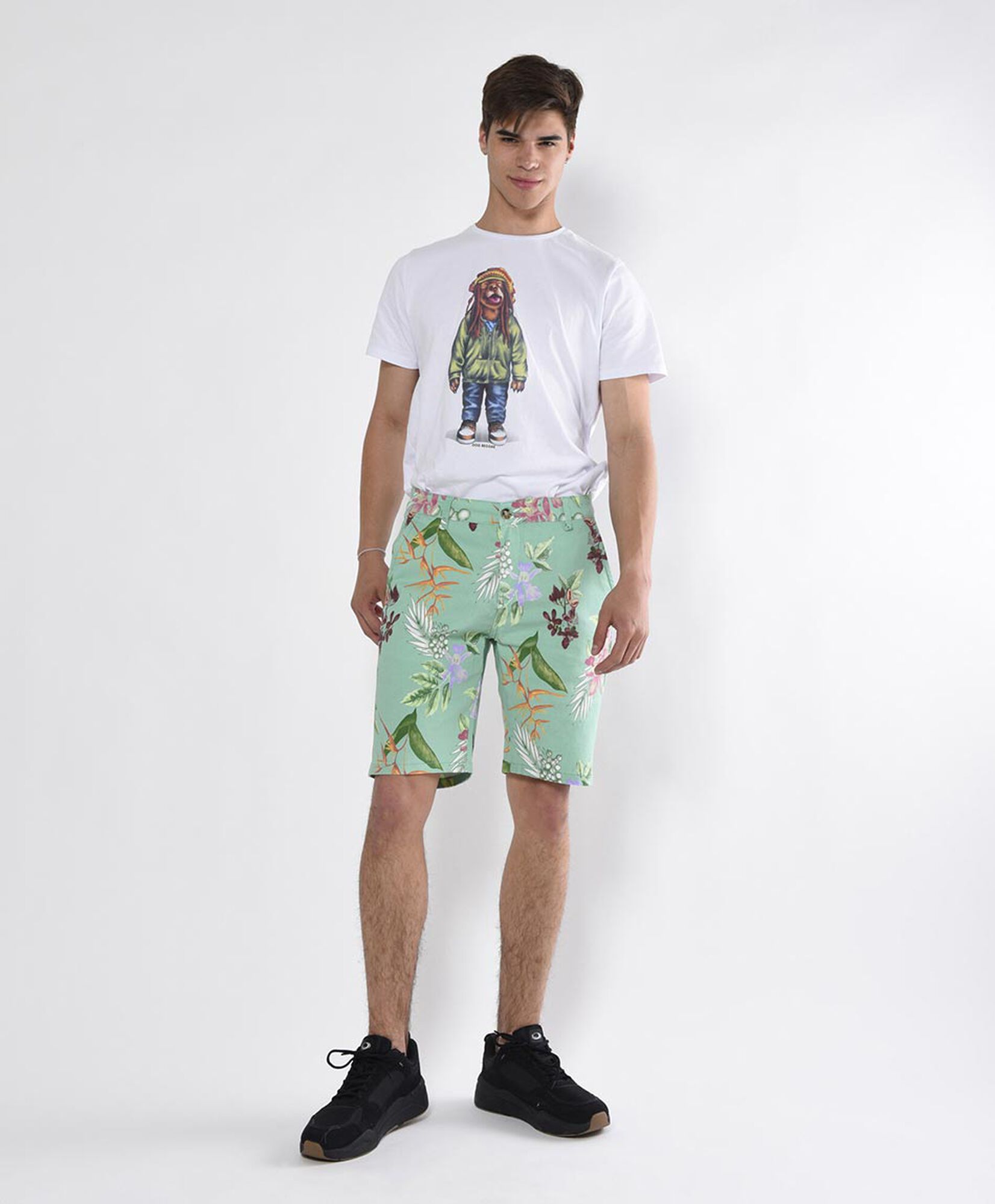 Bermuda hombre hojas y flores Bermuda hombre hojas y flores