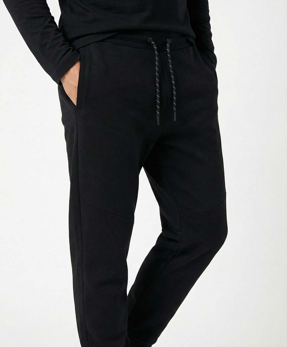 Pantal&oacute;n deportivo hombre liso negro