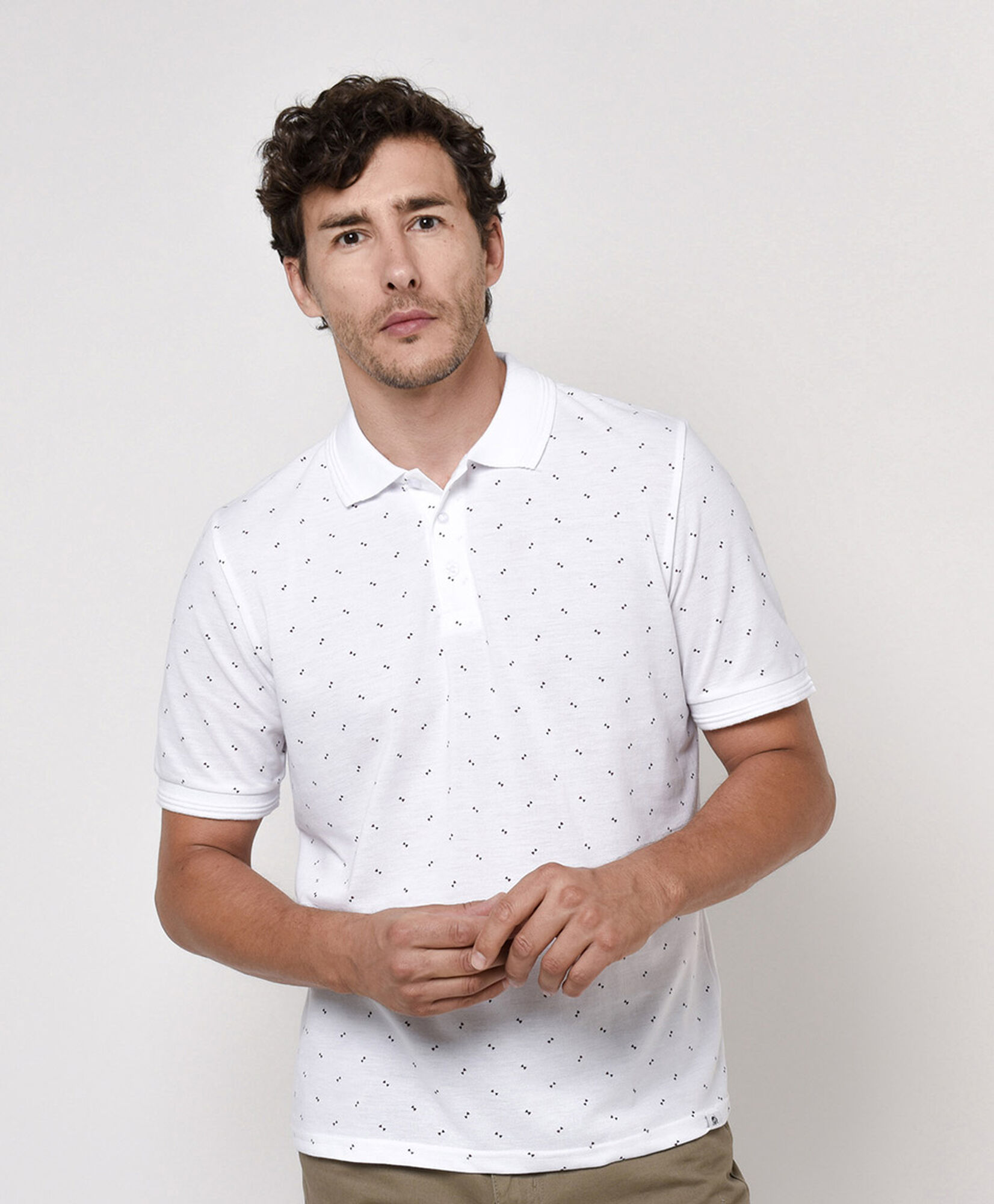 Polera hombre triángulo doble cuello piqué Polera hombre triángulo doble cuello piqué