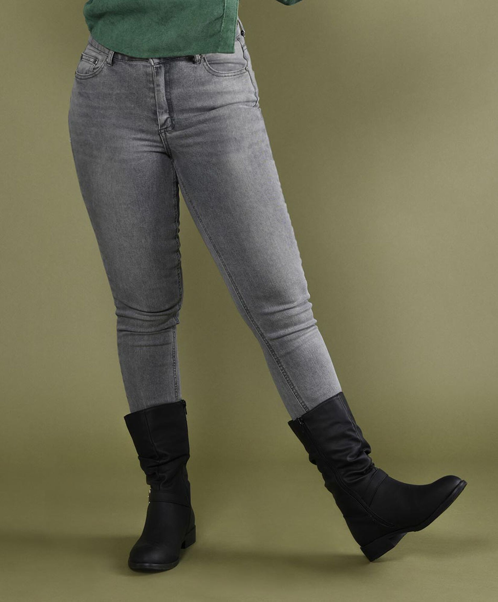 Jeans tiro alto skinny fit Jeans tiro alto skinny fit