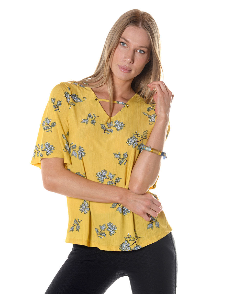 Polera flores cuello v