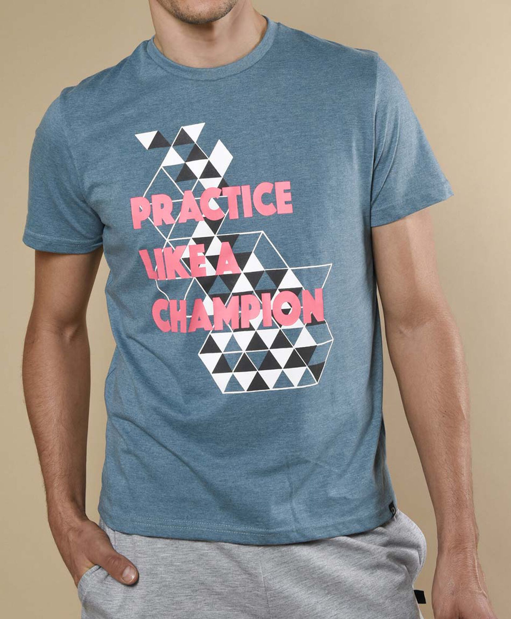Polera deportiva manga corta cuello redondo Polera deportiva manga corta cuello redondo