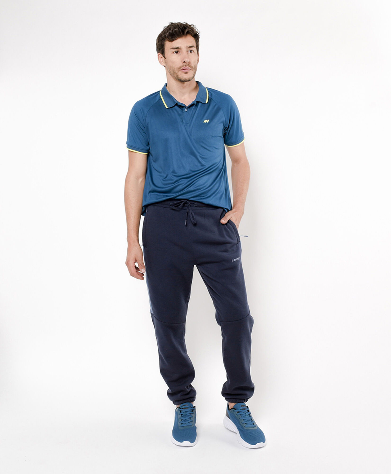Pantalón deportivo hombre línea azul Pantalón deportivo hombre línea azul