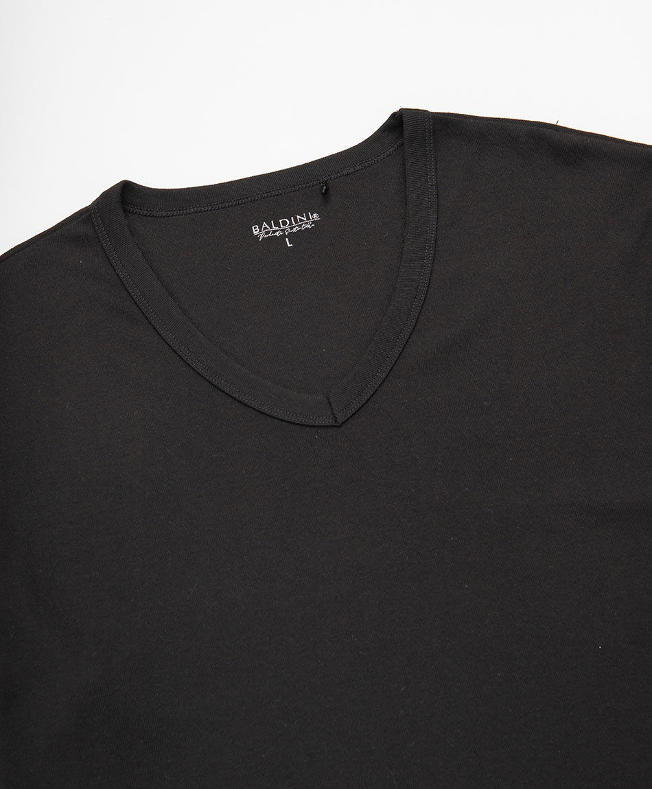 Camiseta hombre negra cuello v