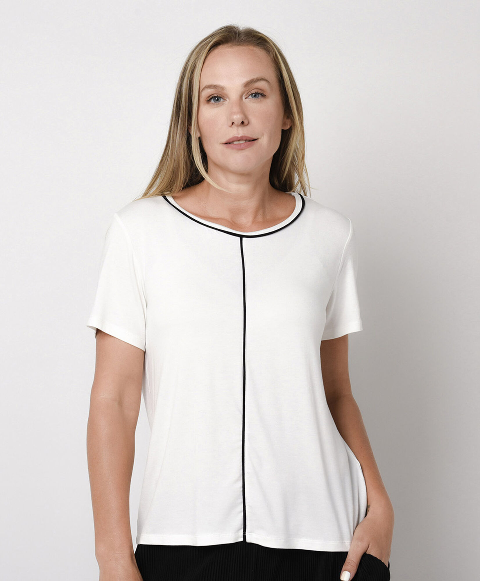 Polera mujer línea negra Polera mujer línea negra