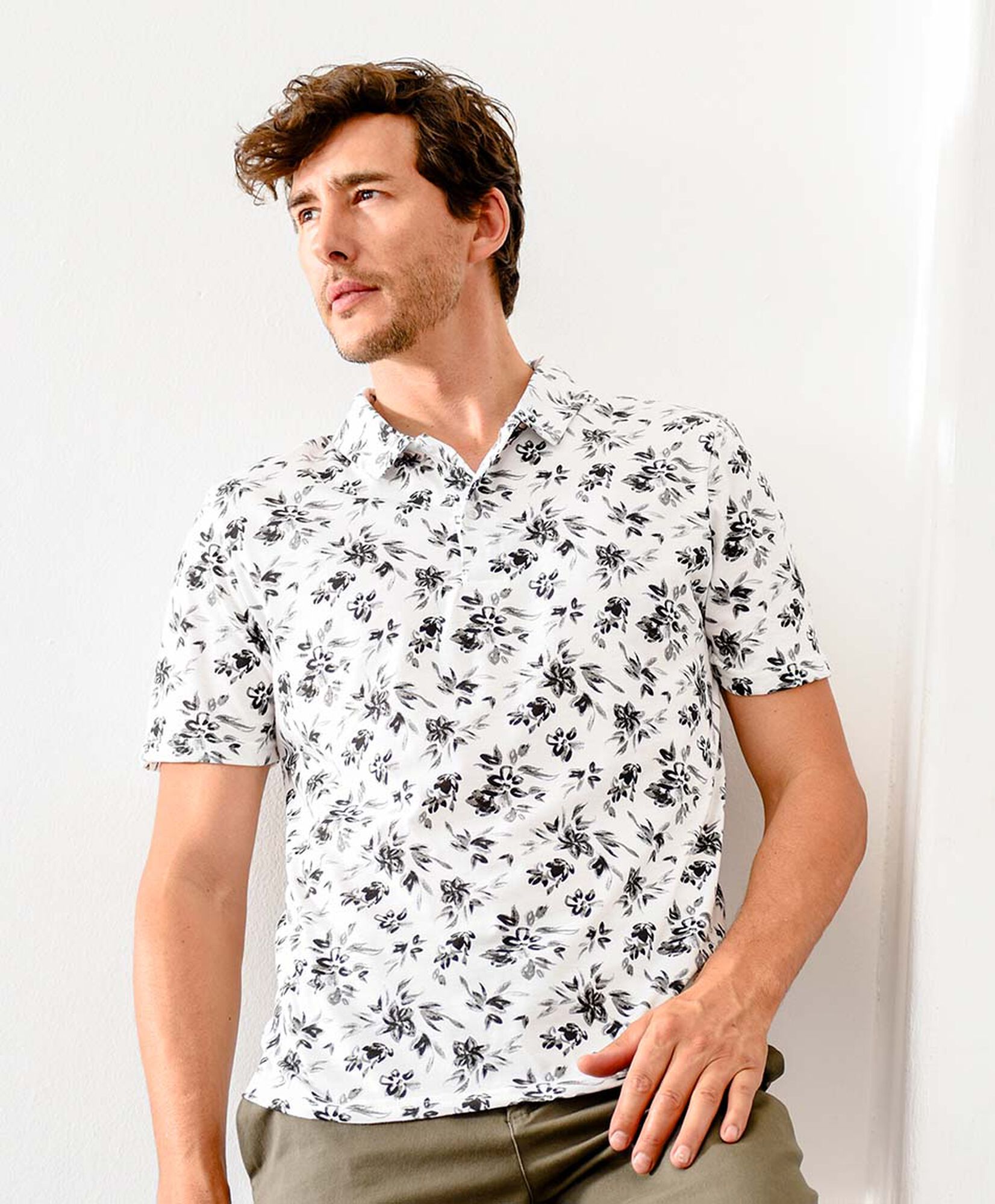 Polera hombre flores cuello piqué Polera hombre flores cuello piqué