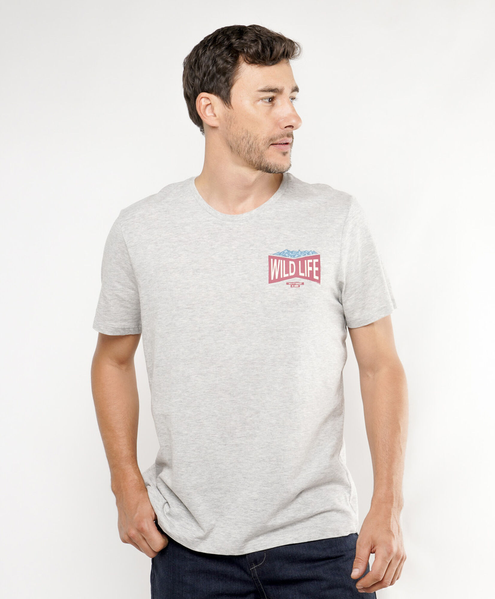 Polera hombre doble estampado wildlife Polera hombre doble estampado wildlife