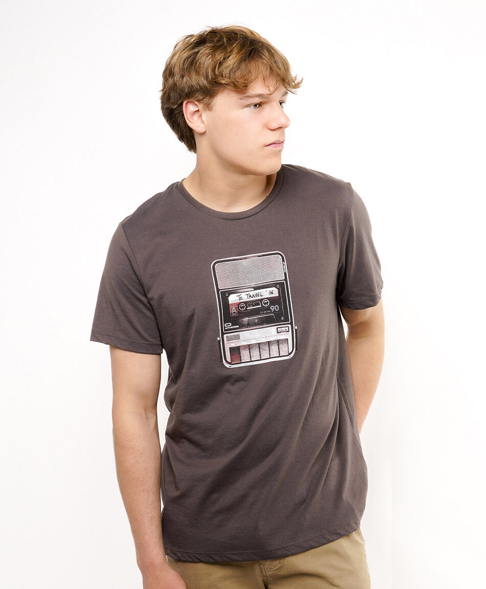 Polera hombre estampada reproductor de cassette