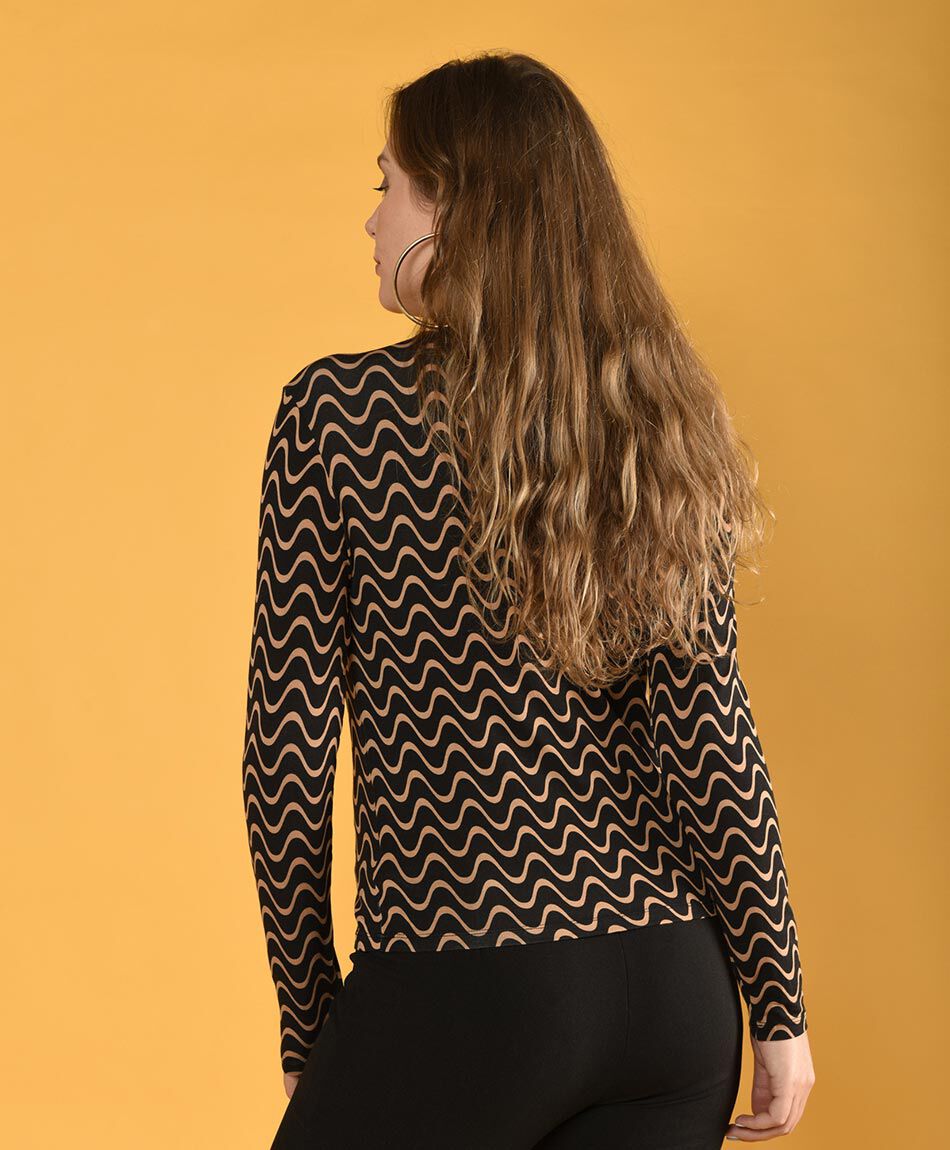Polera cuello op art