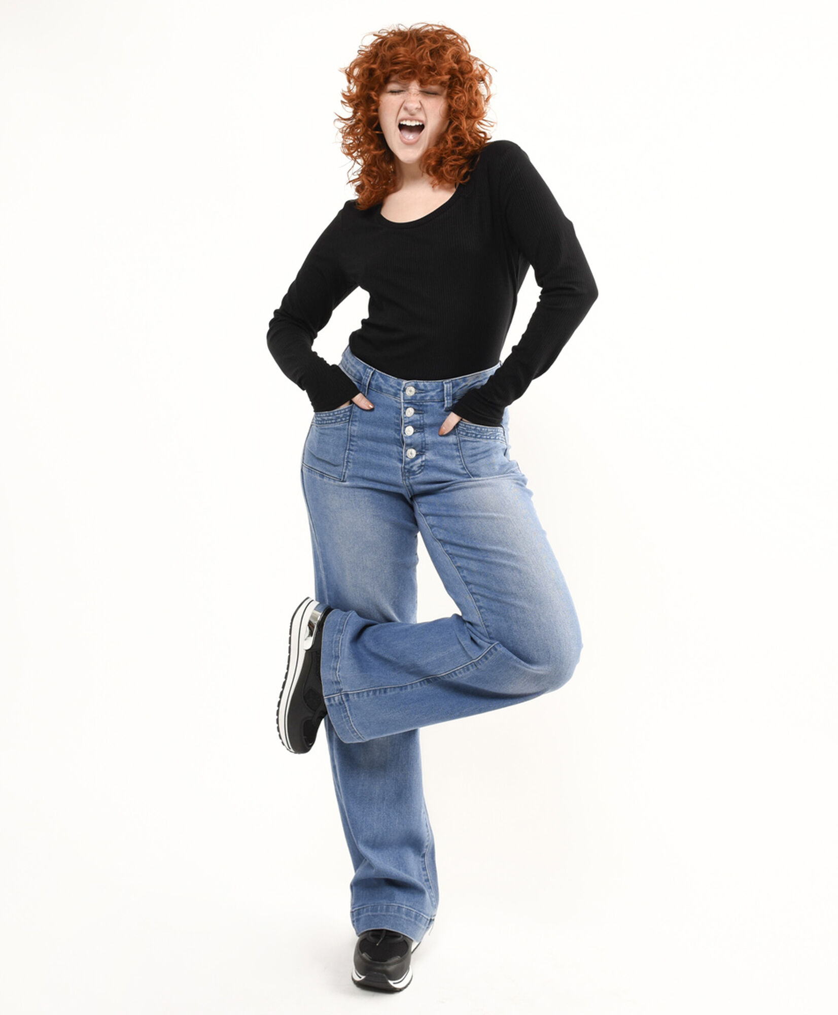 Jeans mujer botones wide TRICOT