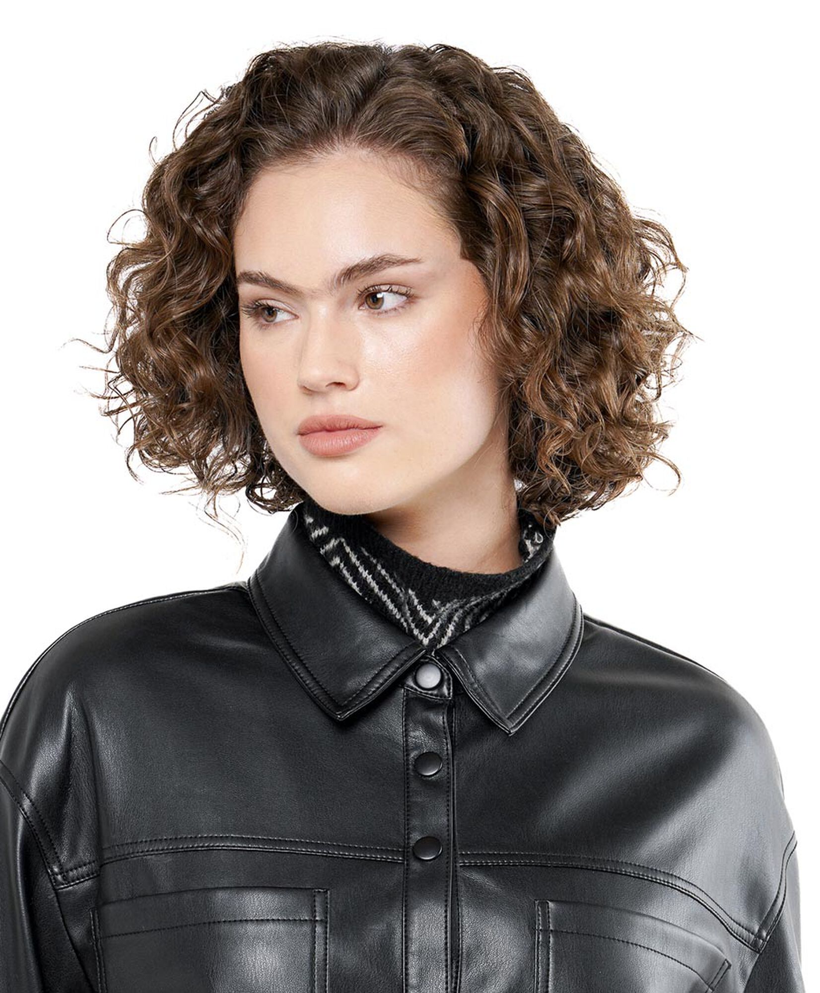 Chaqueta mujer estilo cuerina Chaqueta mujer estilo cuerina