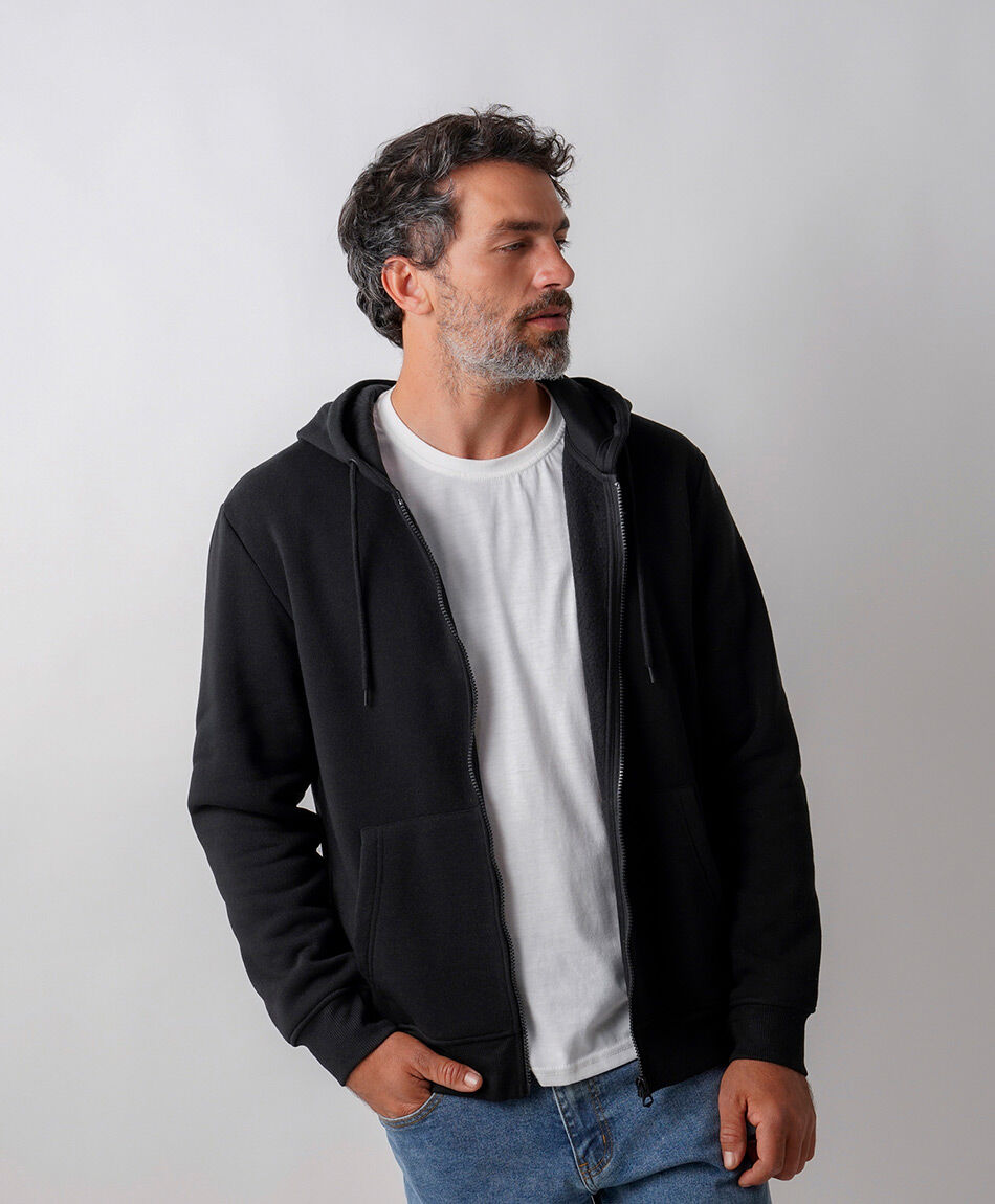 Poler&oacute;n hombre liso b&aacute;sico negro cierre