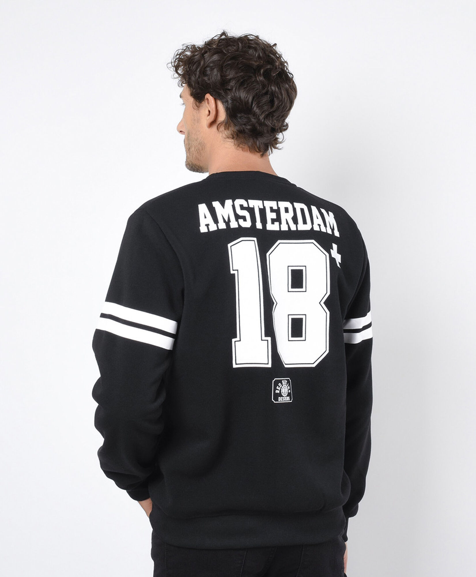 Polerón hombre estampado y líneas Polerón hombre estampado y líneas