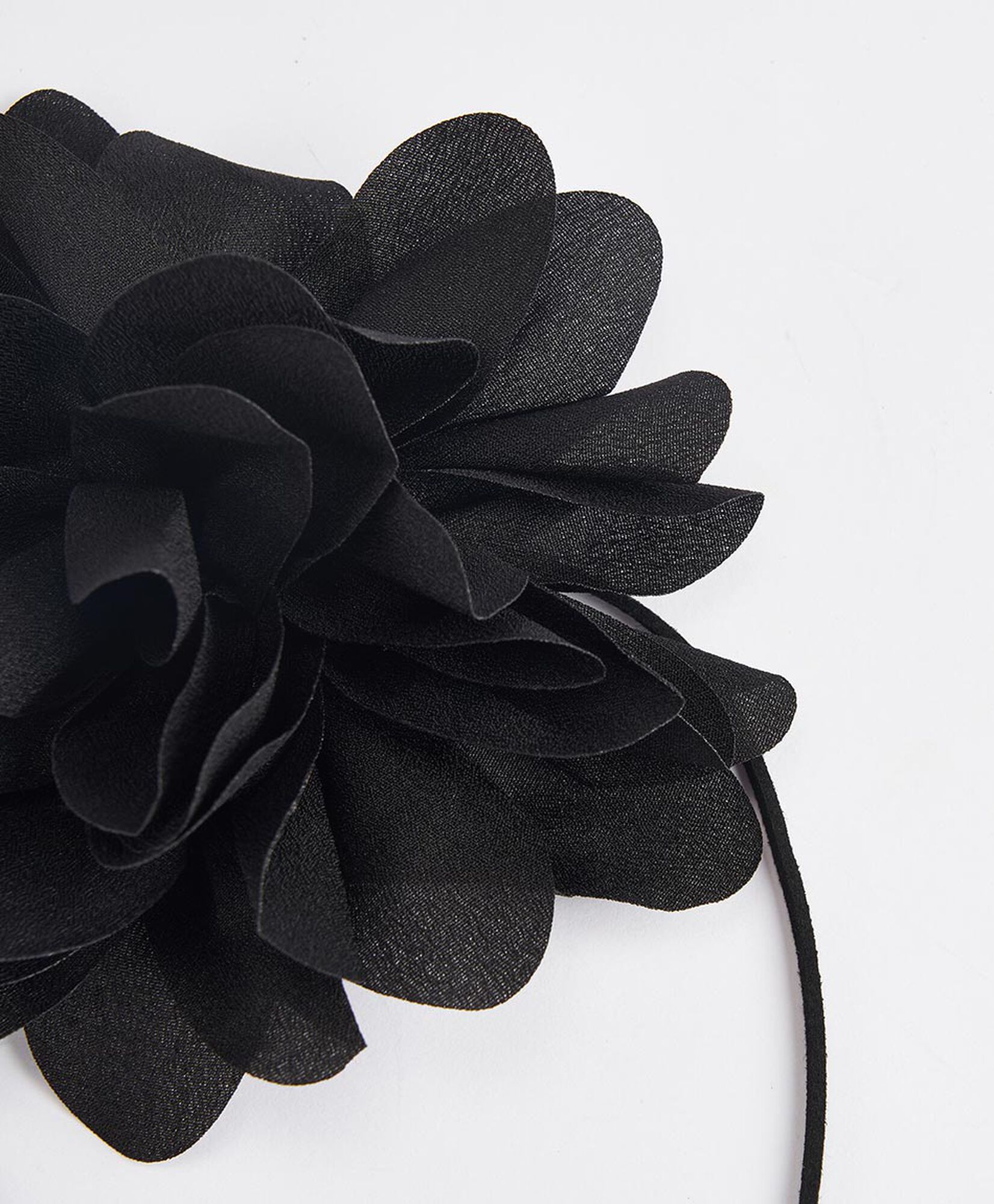 Collar mujer flor negra Collar mujer flor negra