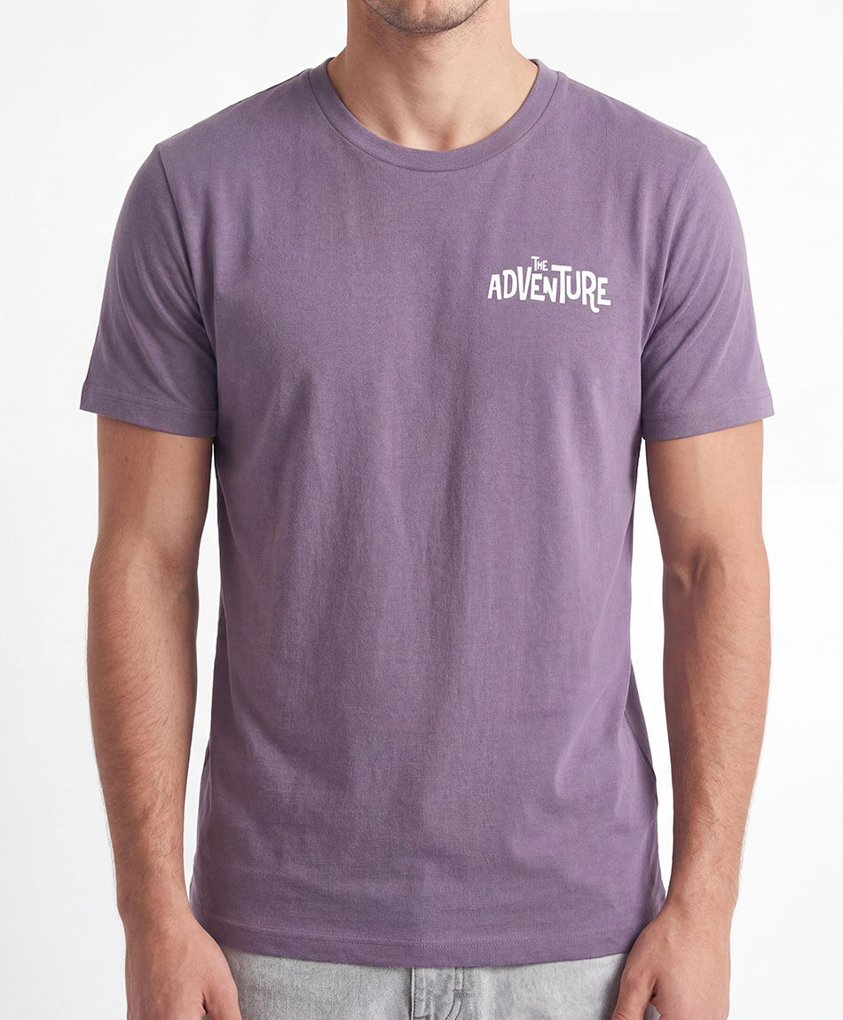 Polera hombre estampado adventure