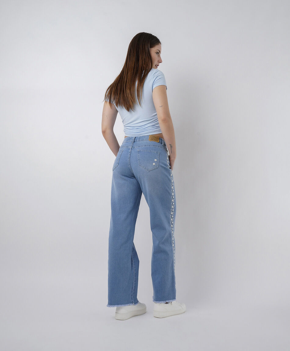 Jeans mujer straight bordado lateral