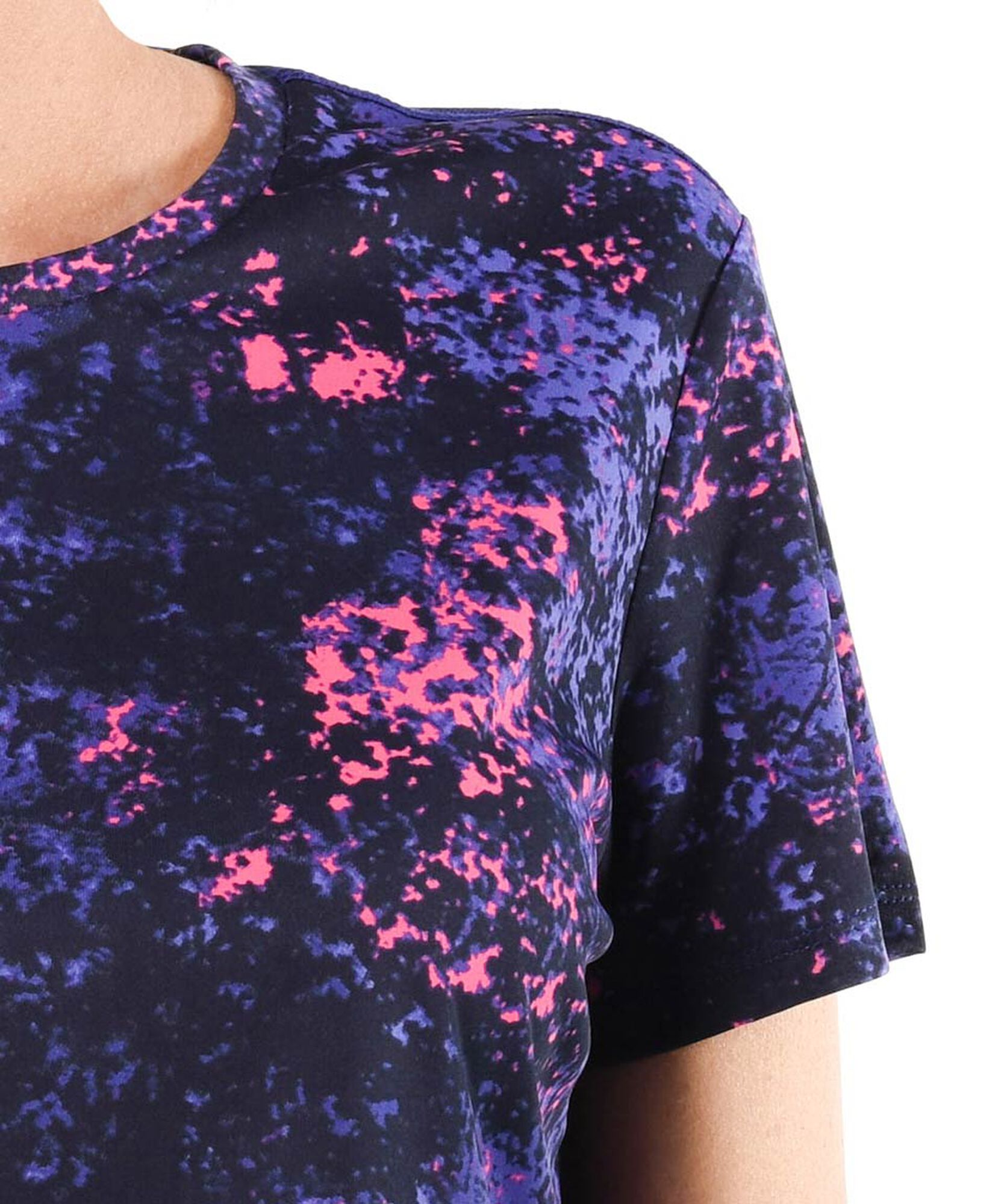 Polera deportiva mujer estilo pintura Polera deportiva mujer estilo pintura