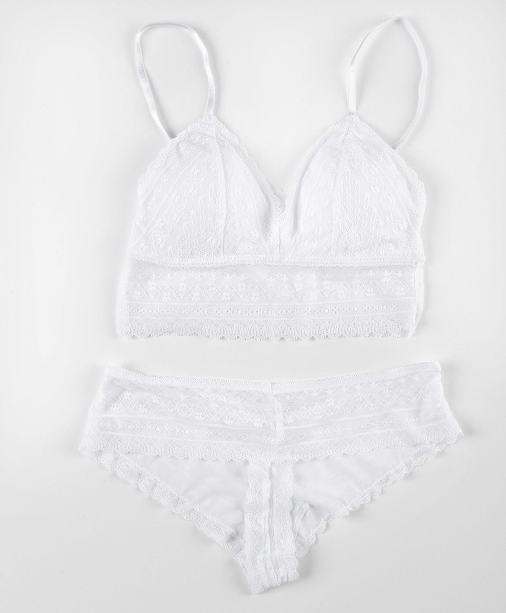 Set bralette + culotte mujer encajes colores neutros Set bralette + culotte mujer encajes colores neutros