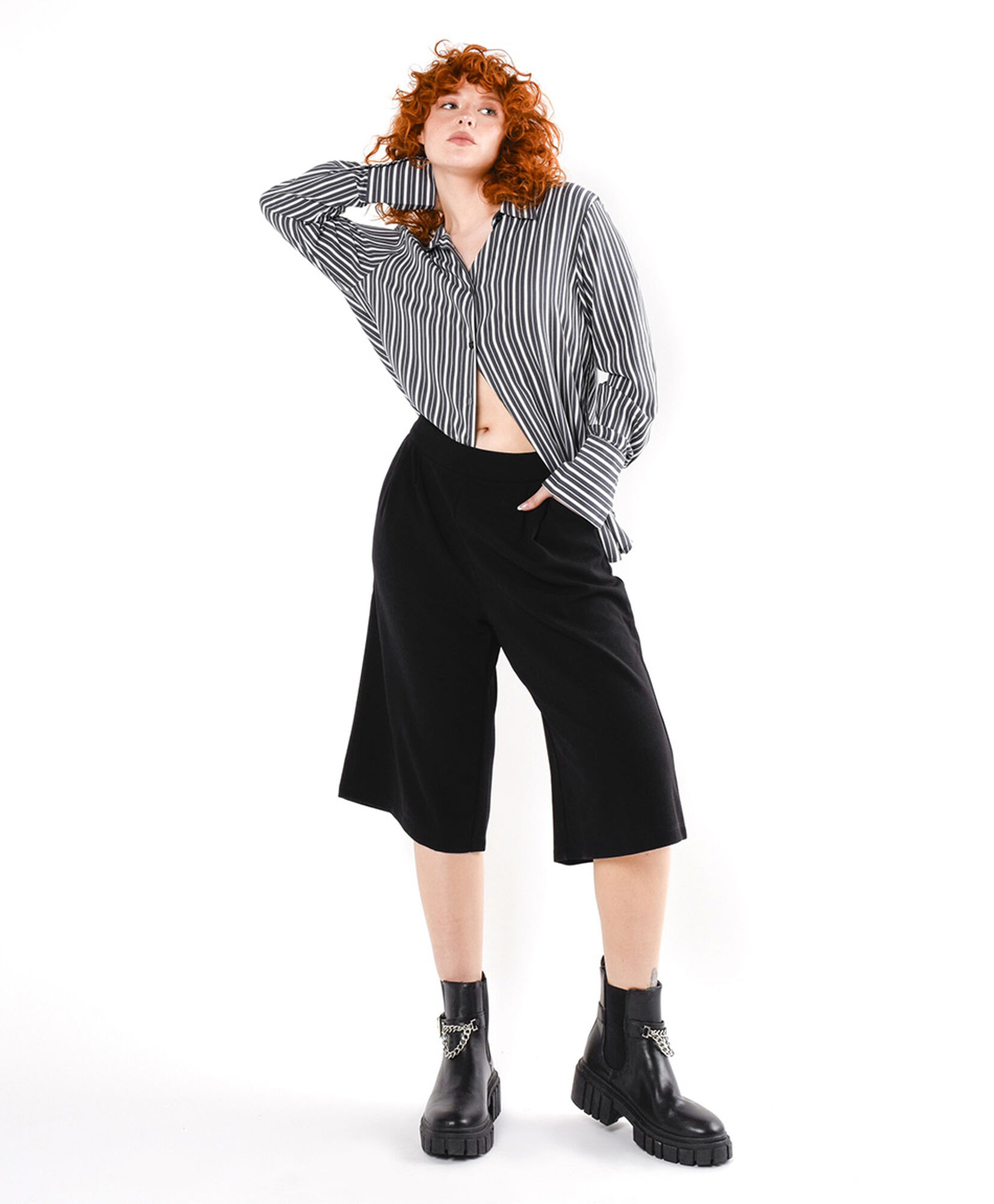 Pantalón mujer capri negro Pantalón mujer capri negro