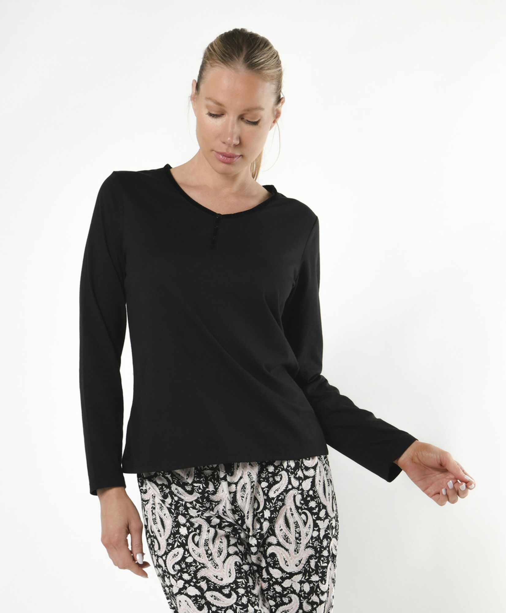 Pijama mujer floreado negro Pijama mujer floreado negro