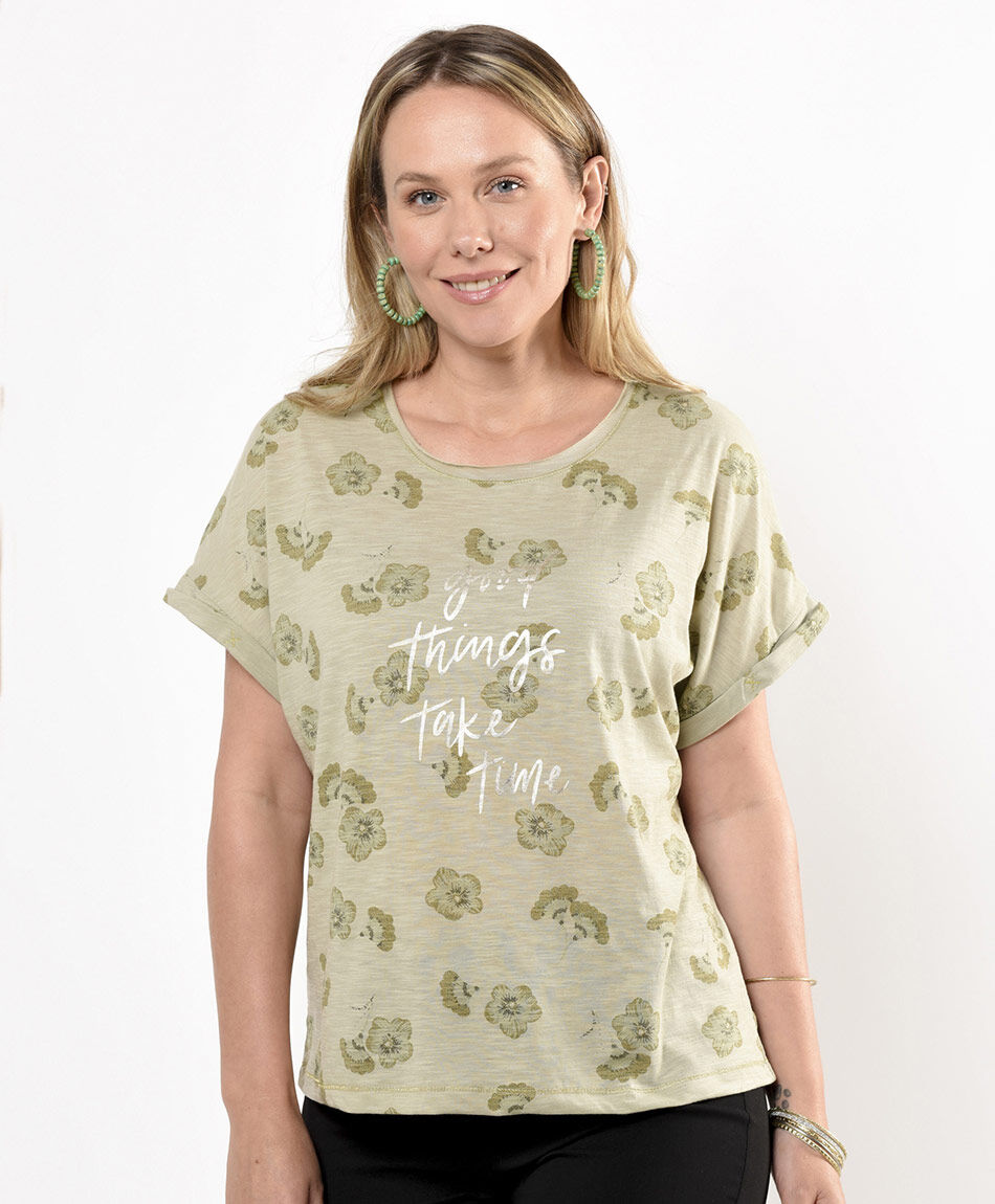 Polera mujer estampado floreado frase