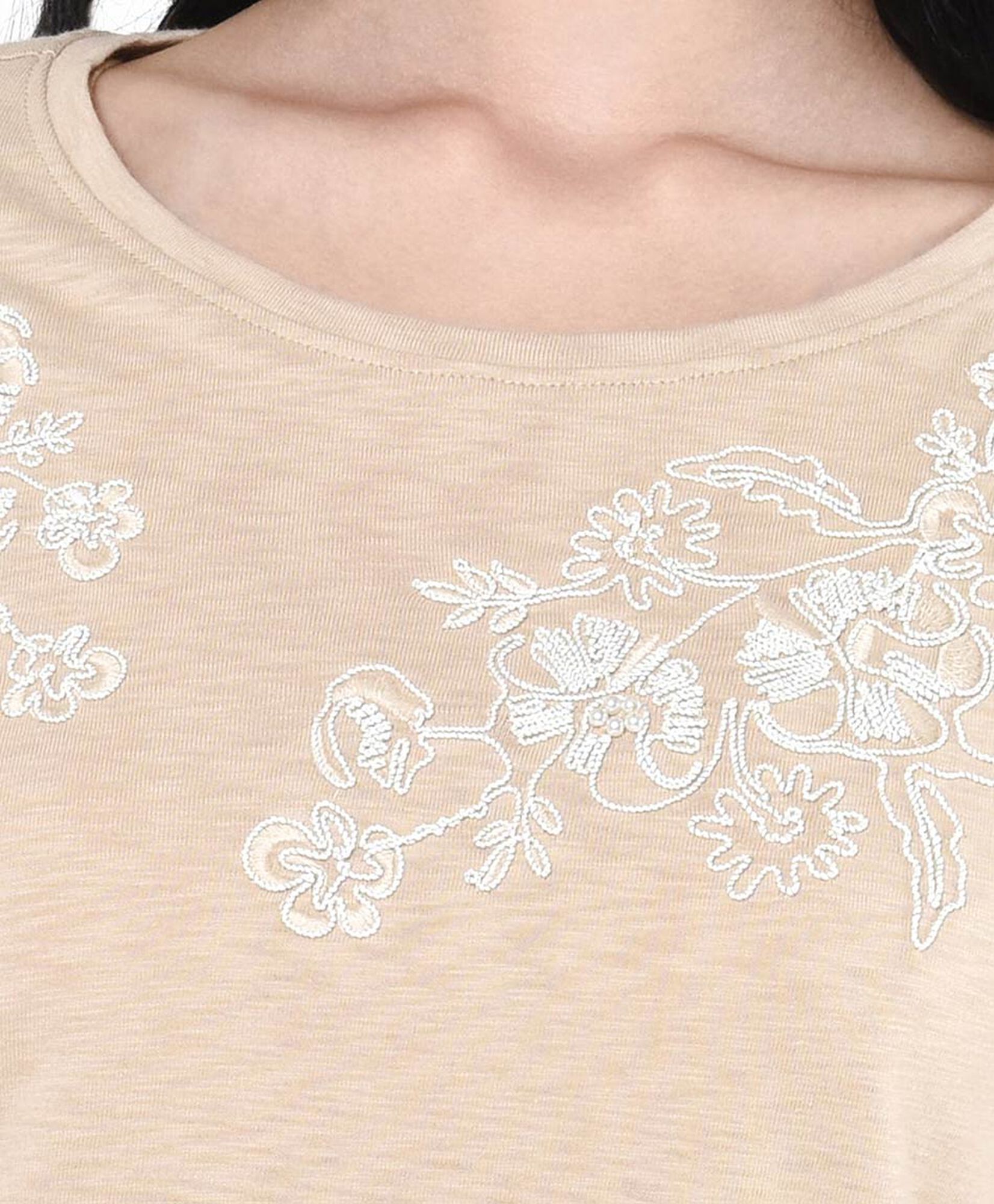 Polera mujer flores bordadas Polera mujer flores bordadas