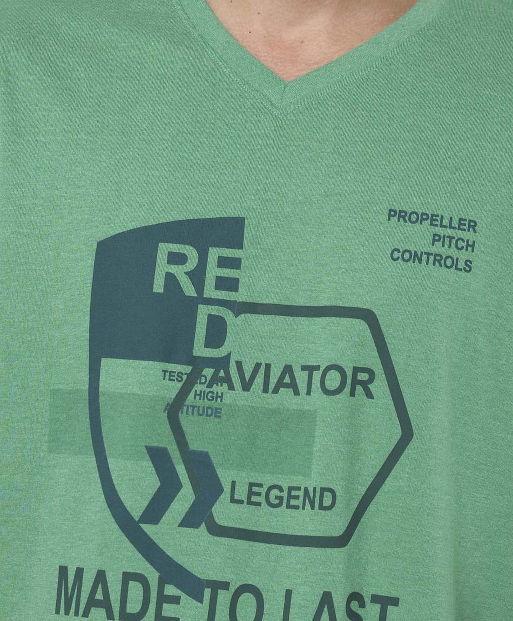 Polera hombre texto y formas Polera hombre texto y formas